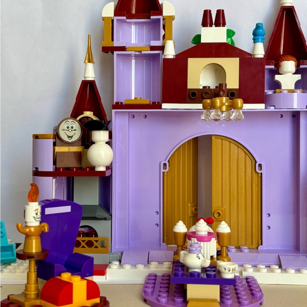 Disney Lego 43180 Belle’s Winter Castle Celebration - Picture 10 of 11